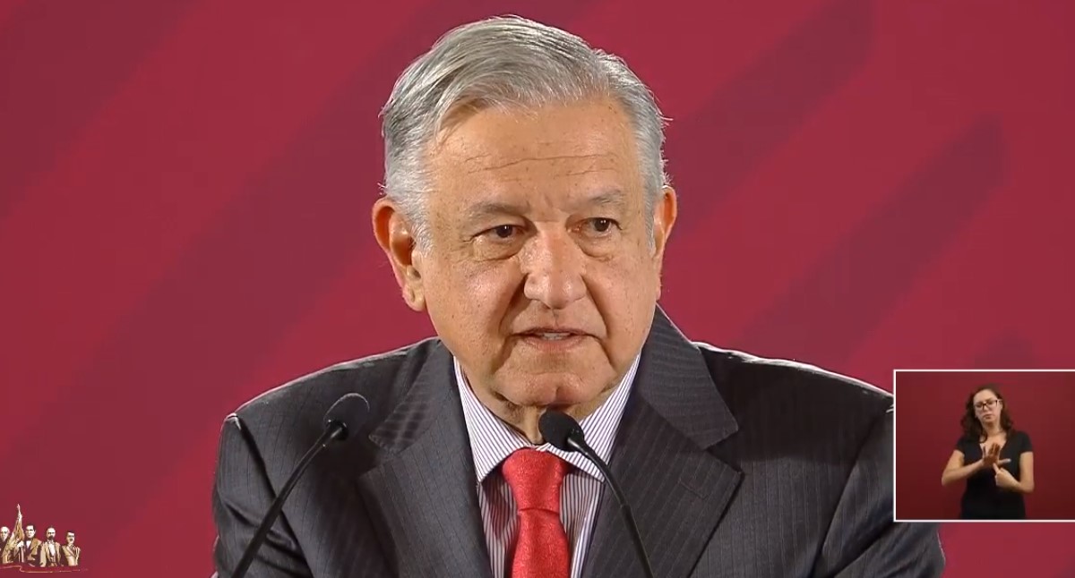 López Obrador defiende su derecho a opinar sobre Santa Lucía