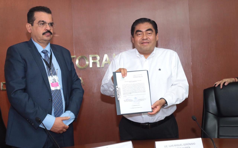 Entregan constancia de mayoría a Luis Miguel Barbosa