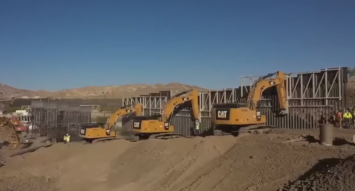 Niño que vendió chocolate caliente donó 22 mil dólares para muro