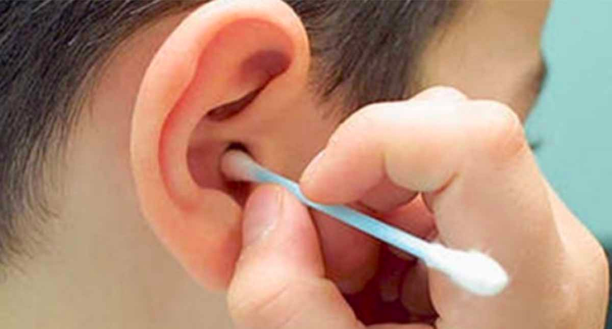 Hombre sufre infección cerebral por el uso reiterado de cotonetes