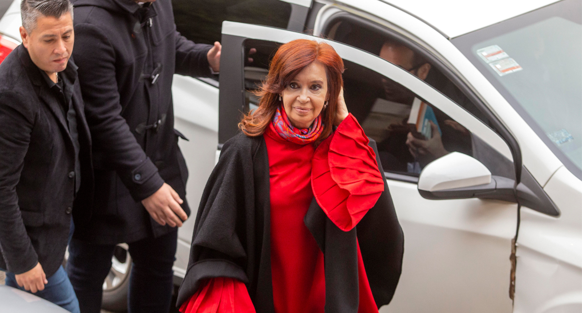 Cristina Kirchner asiste por tercera vez a lectura de cargos por corrupción