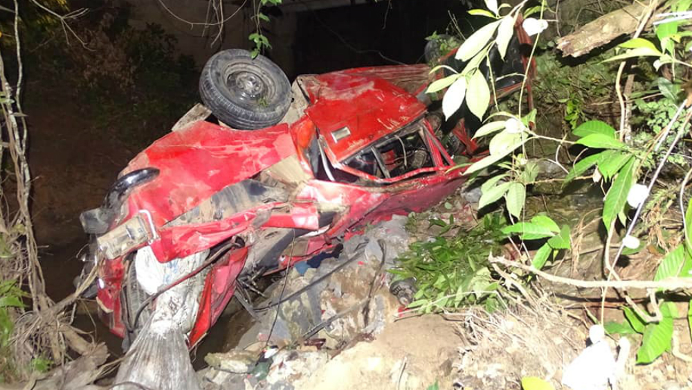 Cinco muertos al caer un automóvil por un barranco en Cuba