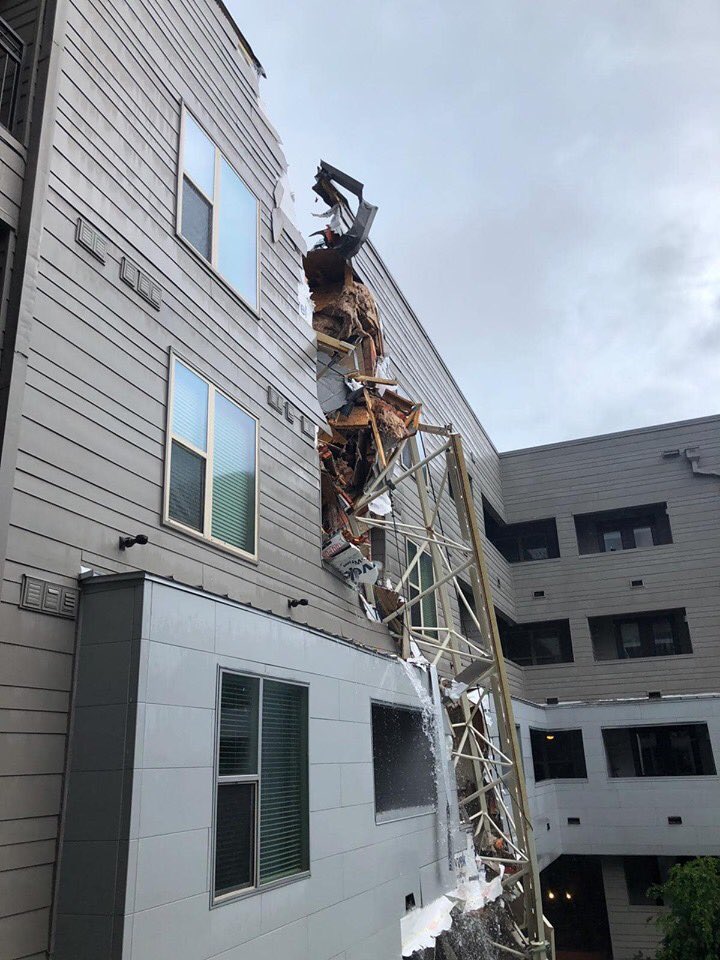 Caída de grúa en apartamento de Dallas deja al menos un muerto - dallas-vientos-danos-4