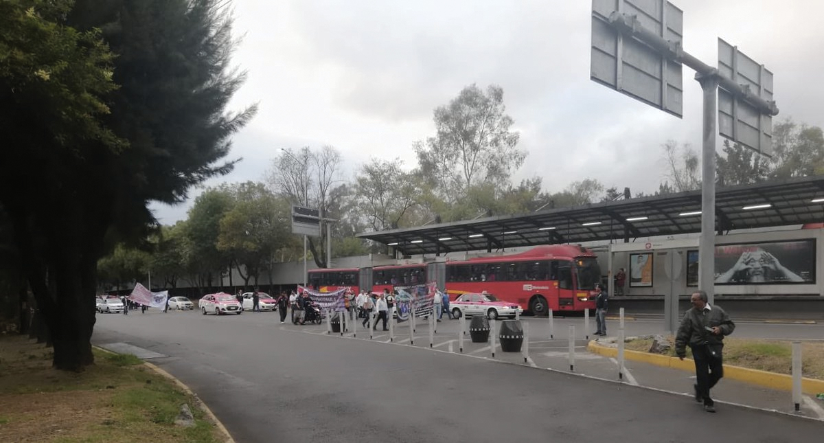 Largas filas en Metro y Metrobús por protesta de taxistas - deportivo-18-de-marzo