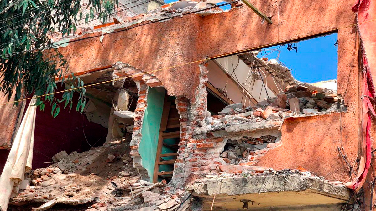 Colapsa parte de edificio en demolición en Calzada de Tlalpan