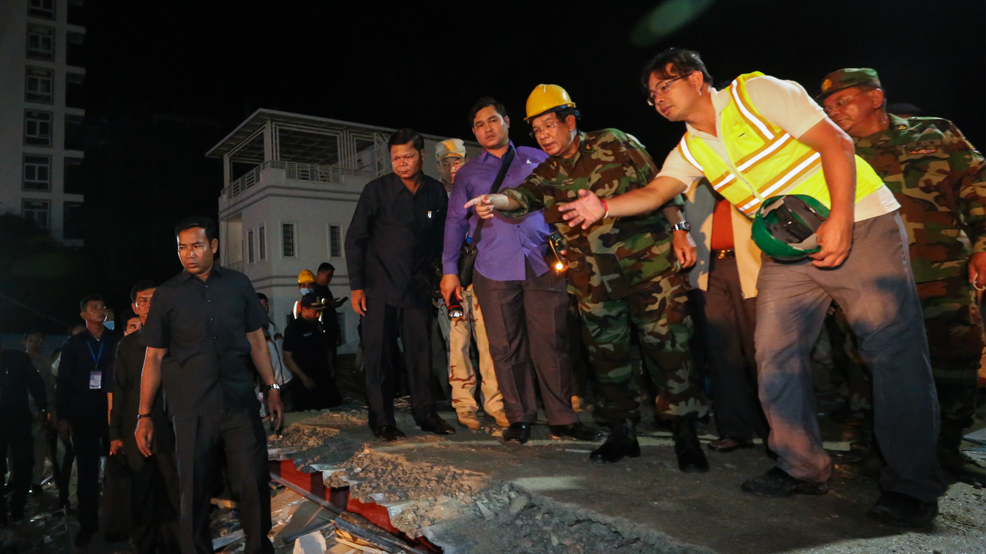 Sube a 28 número de muertos por derrumbe de edificio en Camboya