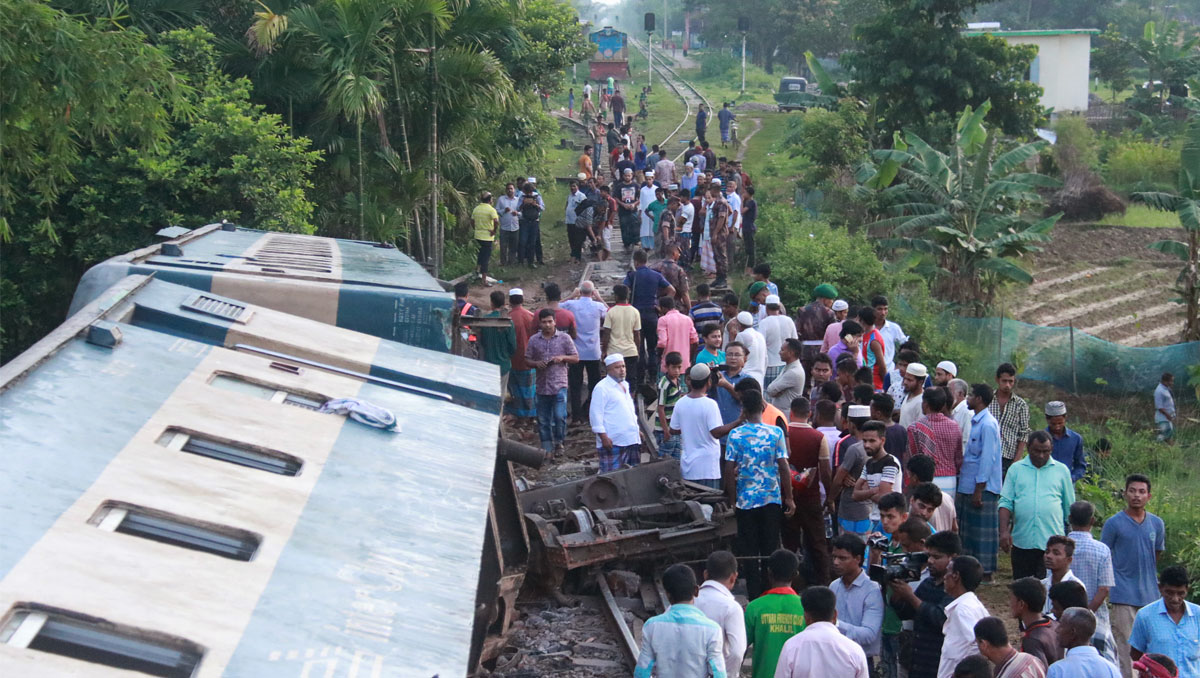 Descarrilamiento de tren deja cinco muertos en Bangladesh