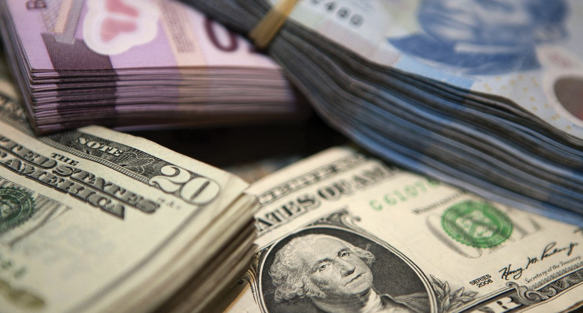 Se dispara el dólar tras salida de Carlos Urzúa