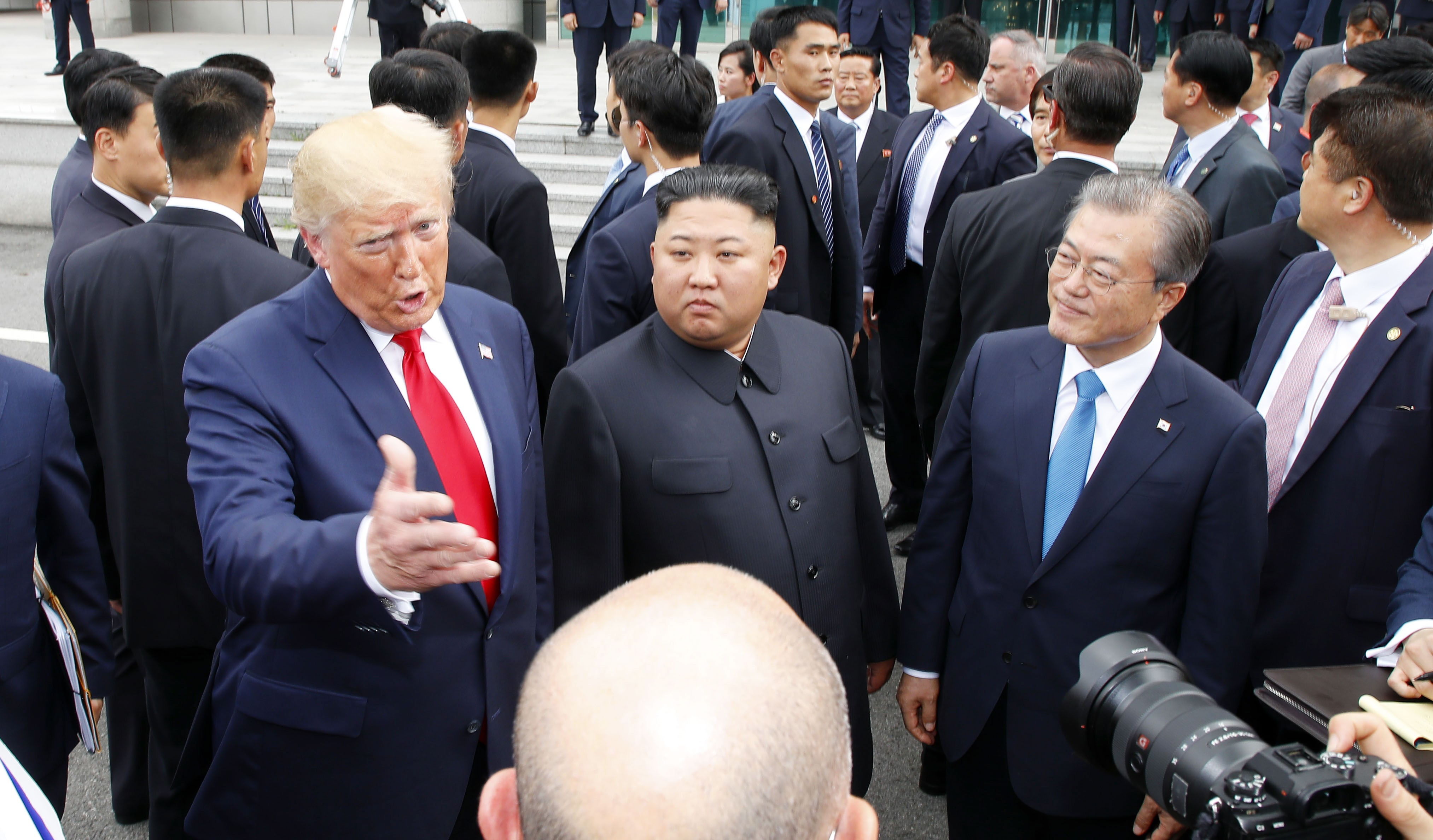 La improvisada e histórica cumbre de Trump y Kim logra reactivar el diálogo