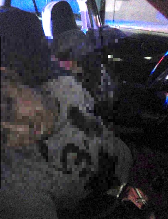 Matan a balazos a tres jóvenes en Ecatepec - dos-de-las-victimas-murieron-a-bordo-de-un-auto