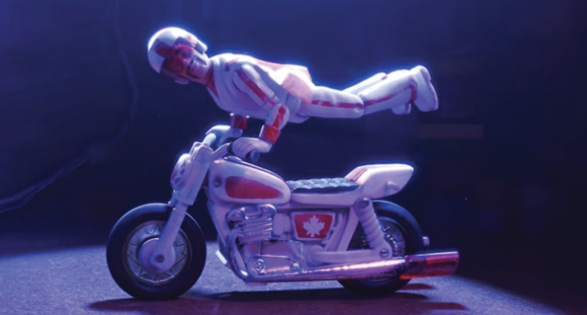 Duke Caboom sí saluda a Combat Carl en Toy Story 4