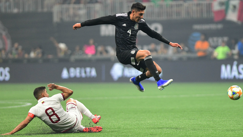 Edson Álvarez señala que lesión con Tricolor solo fue “un susto”