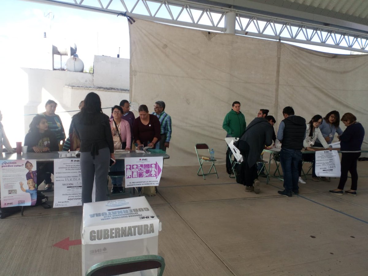 Funcionarios de casillas comienzan a recibir a votantes en Puebla - elecciones-puebla-casilla