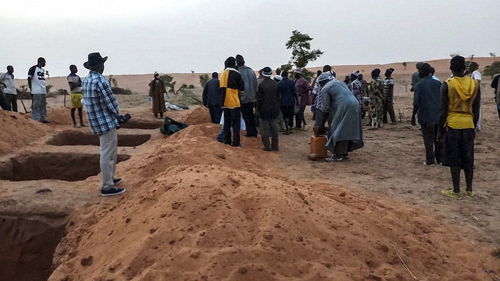 Malí ajusta de 95 a 35 cifra de muertos por masacre en aldea