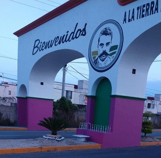 Roban estatua de Emiliano Zapata en Morelos - entrada-de-ayala-sin-la-estatua