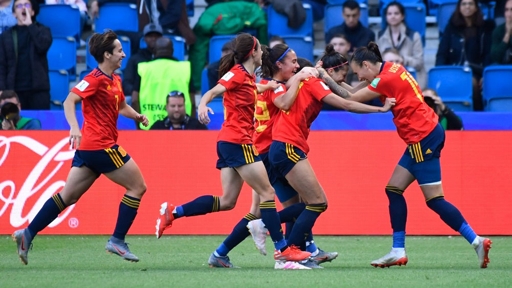 España logra su primer triunfo en un Mundial femenil