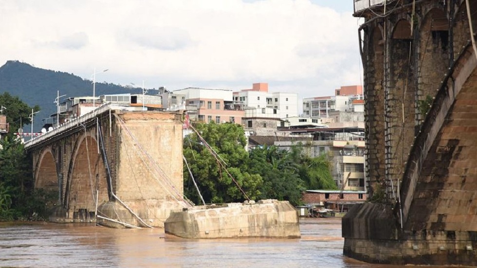 #Video Sección de puente vehicular colapsa en China - estructura-de-puente-colapsado