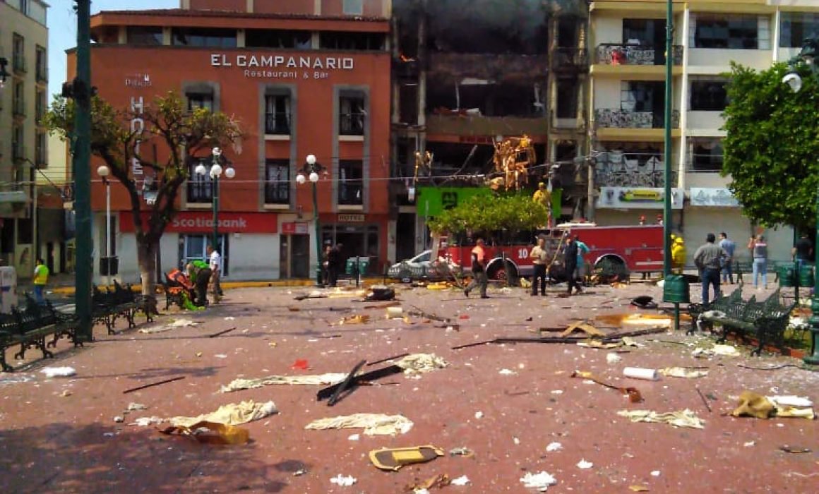 Mueren cuatro personas por explosión en edificio en Jalisco
