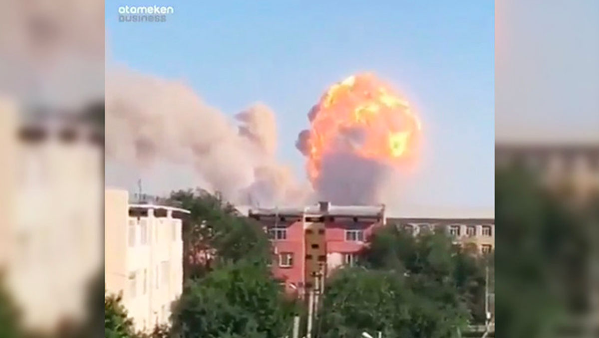 Explosiones en arsenal militar obligan a evacuar ciudad en Kazajistán