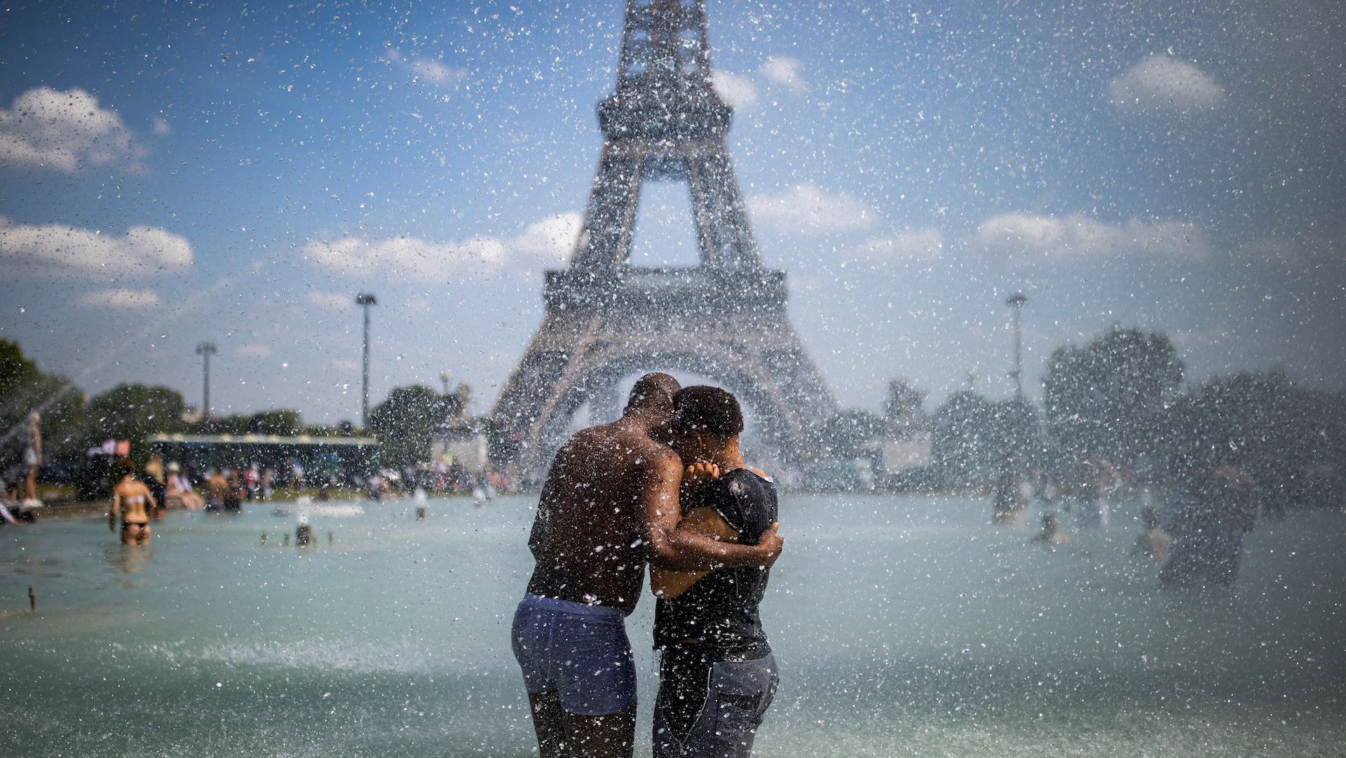 París supera récord de calor con 41 grados - francia-ola-de-calor