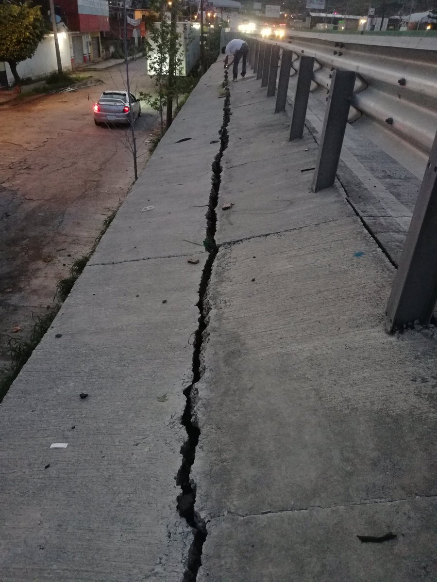 Cierran carril del Paso Exprés de Cuernavaca por grieta en muro de contención - grieta-en-muro-de-contencion-del-paso-expres