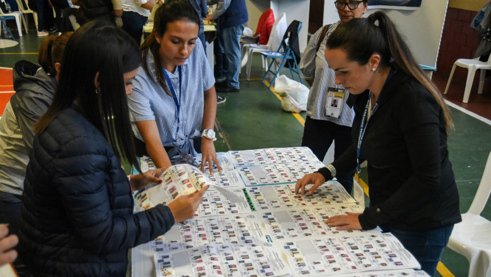 Ente electoral de Guatemala suspende revisión de actas de comicios generales