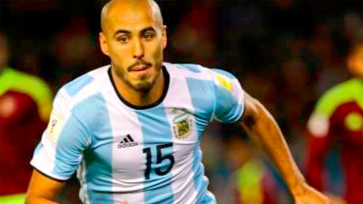Argentina reemplaza a Exequiel Palacios con Guido Pizarro