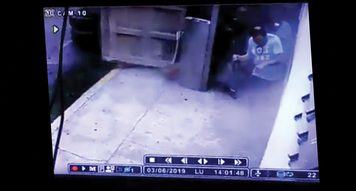 #Video Hombre se salva de ser aplastado por camión en Churubusco