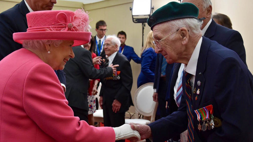 "Espero que vuelva a este país pronto": reina Isabel II a Trump - homenaje-dia-d-inglaterra-reino-unido-5