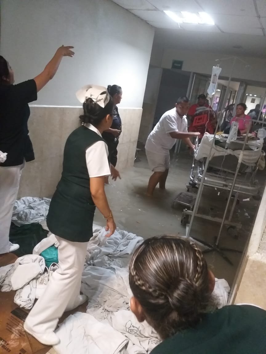 Tormenta provoca severas afectaciones en Reynosa - hospital-reynosa-inundacion