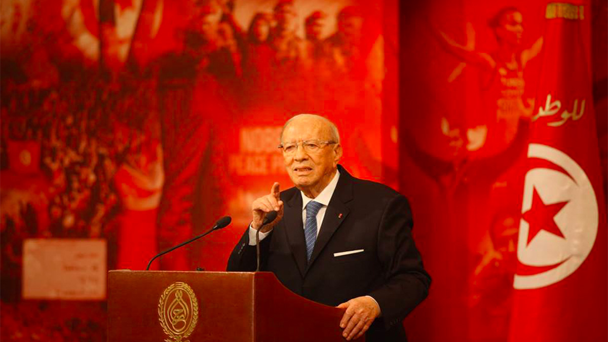 Hospitalizan a presidente de Túnez por crisis de salud