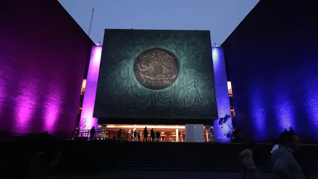 Manifestantes bloquean nuevamente puerta 1 de la Cámara de Diputados
