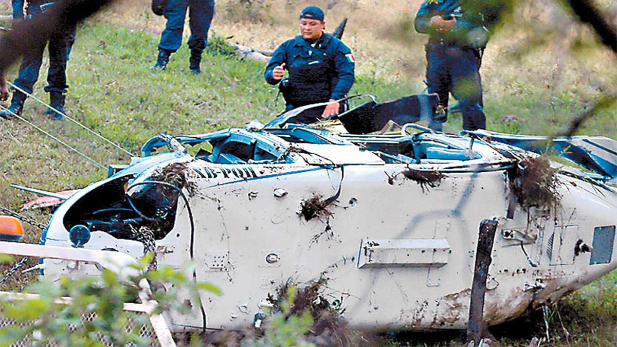 Piloto de helicóptero desplomado en Edomex presentaba impacto de bala: FGJEM