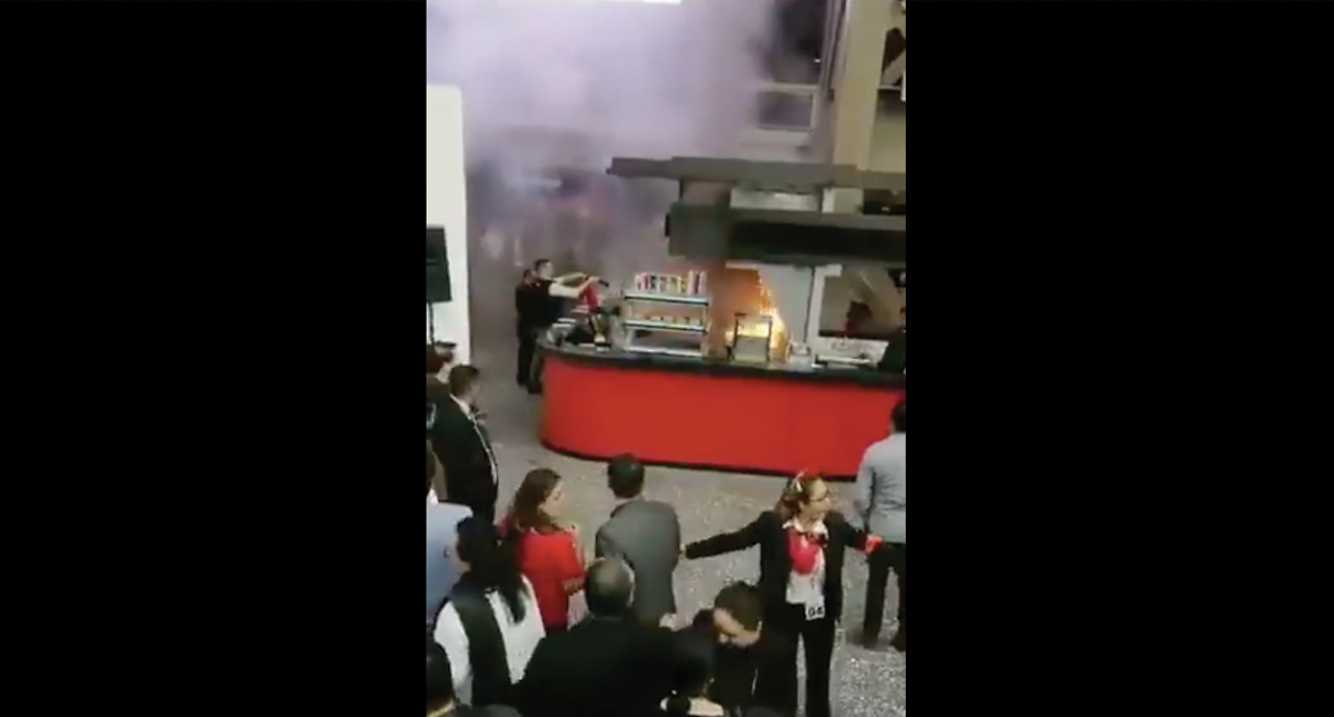 #Video Incendio en puesto de comida en el Auditorio Nacional #Video Incendio en puesto de comida en el Auditorio Nacional