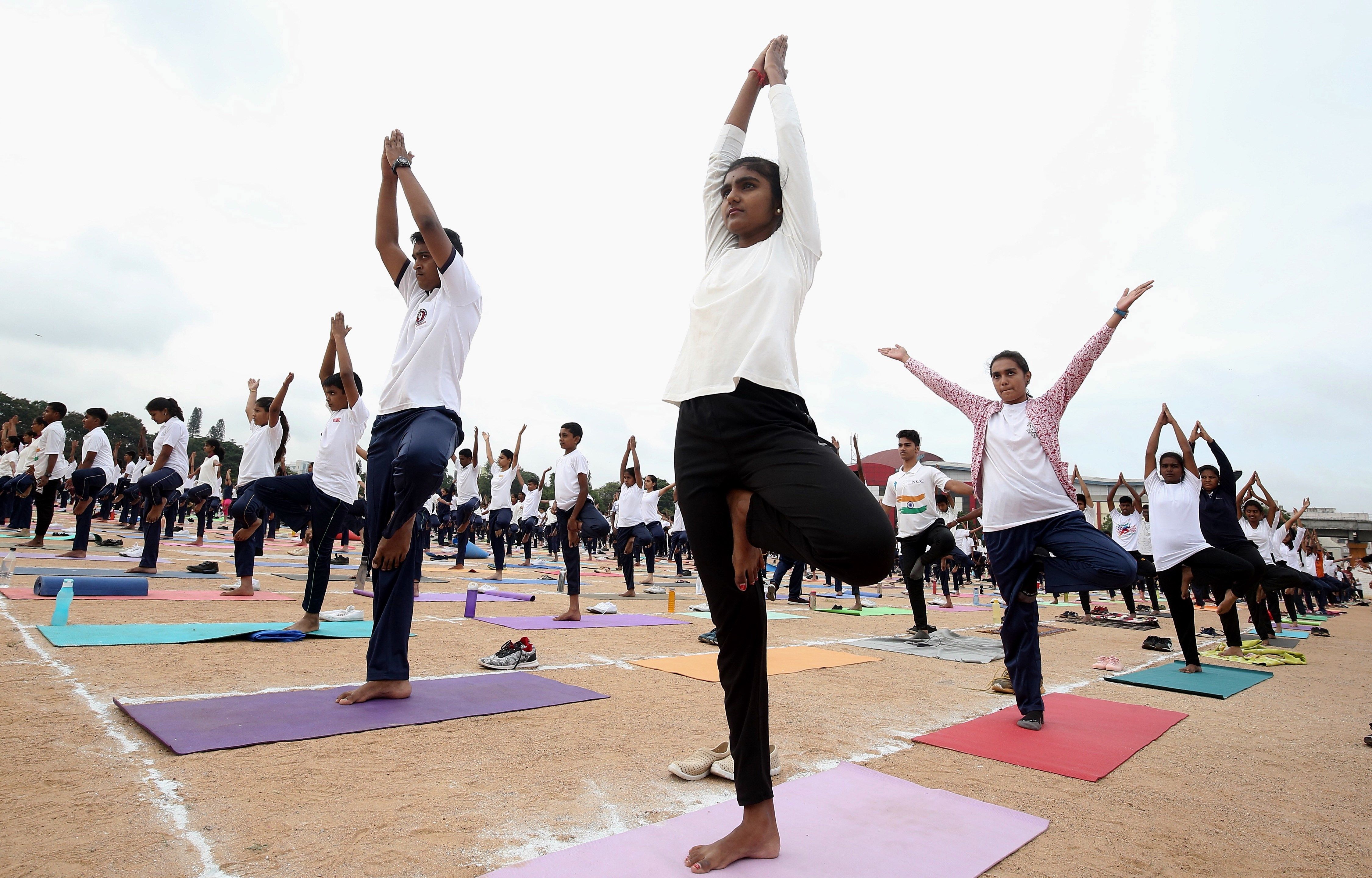 India celebra por quinto año consecutivo un masivo Día Internacional del Yoga India celebra por quinto año consecutivo un masivo Día Internacional del Yoga