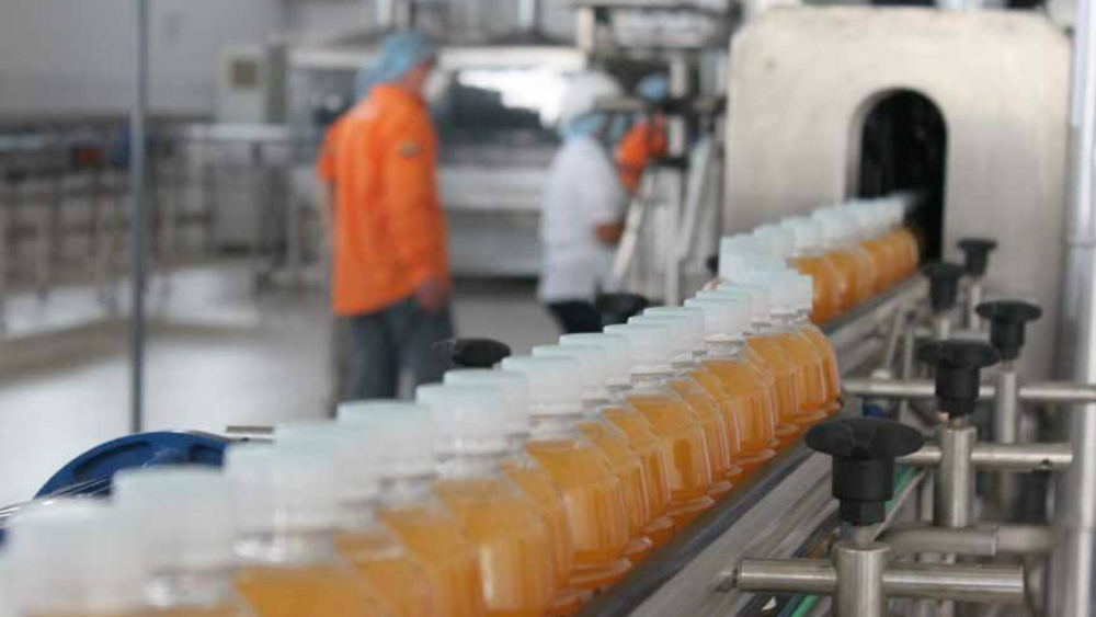 El 96 por ciento de empresas venezolanas paralizó o redujo producción en 2019: estudio