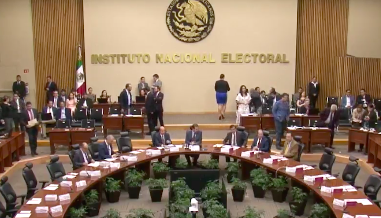 PAN y Morena se enfrentan en el INE por presuntas anomalías