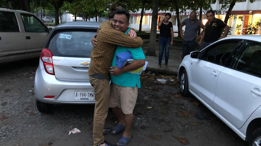 Liberan a activistas Irineo Mujica y Cristóbal Sánchez