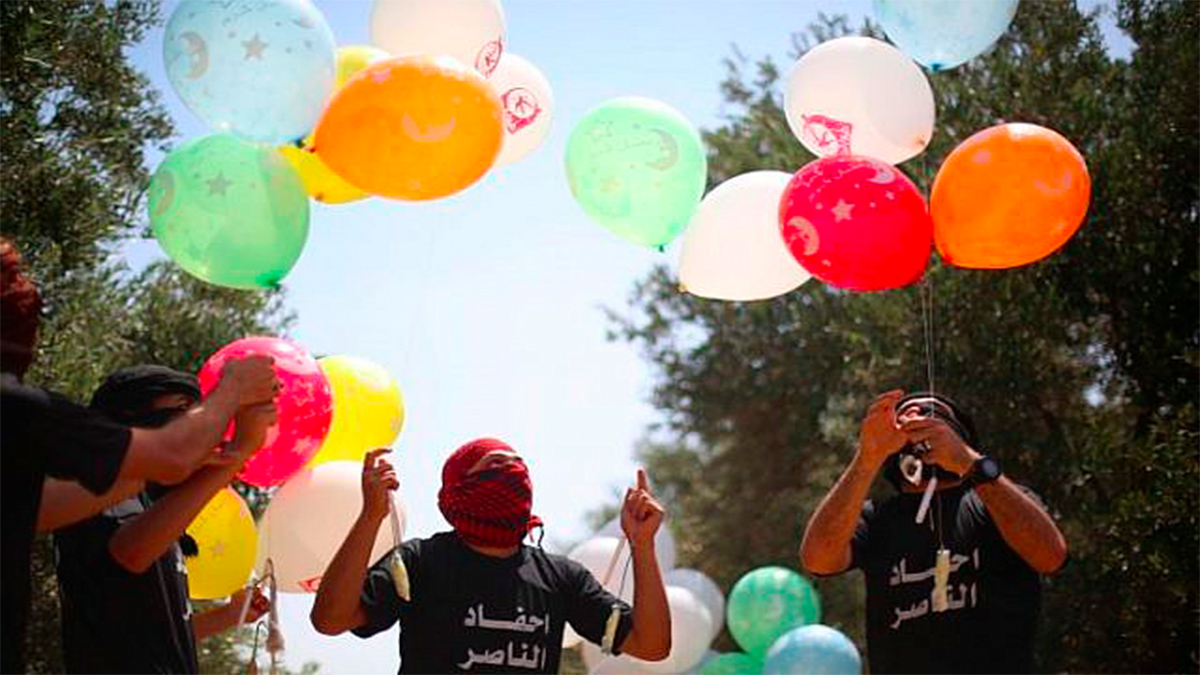 Israel cierra zona pesquera en Gaza por globos incendiarios