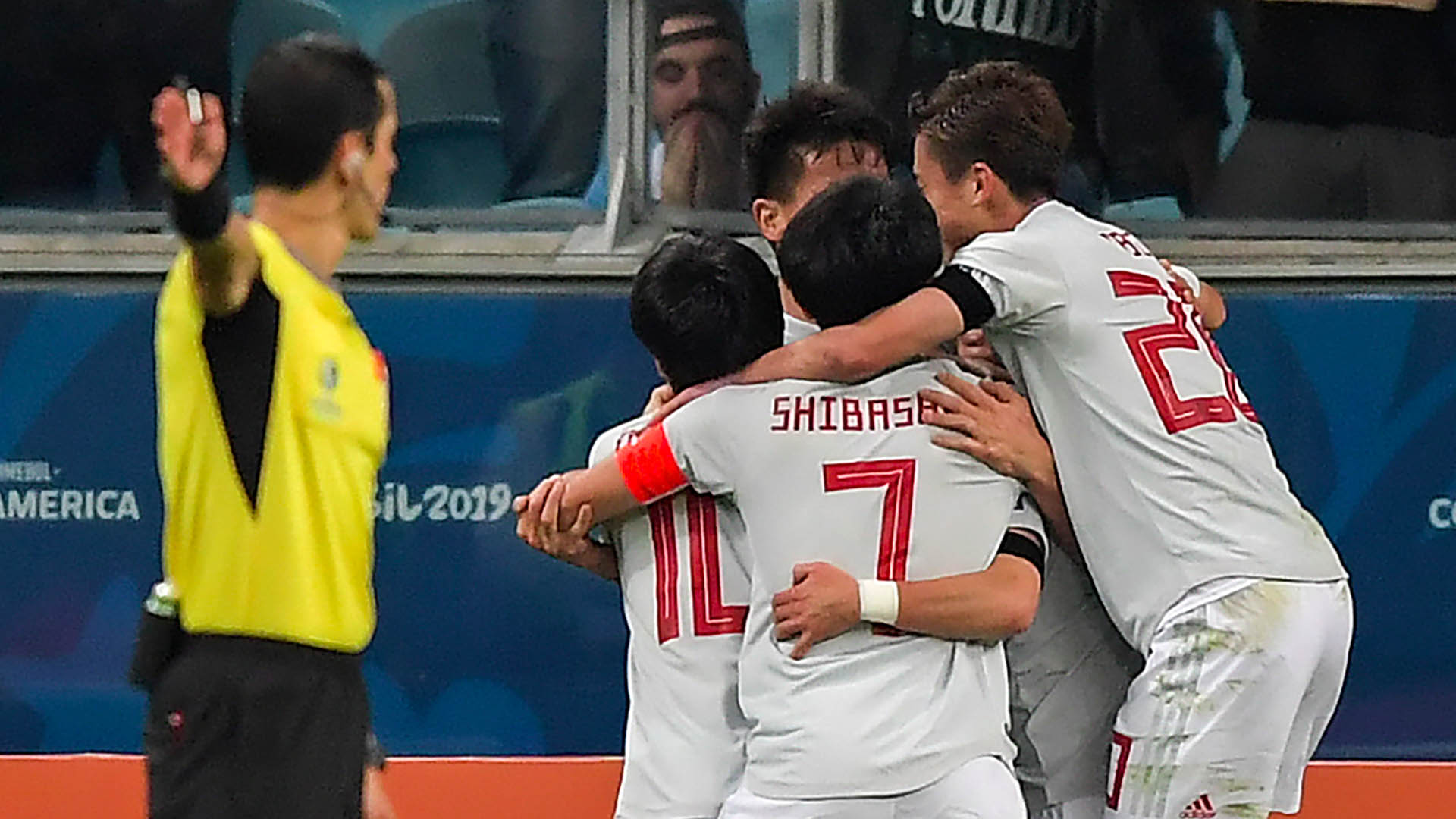 Japón empata con Uruguay en polémico partido