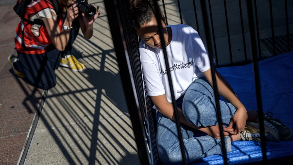 Piden “menos jaulas y más aulas” para niños migrantes