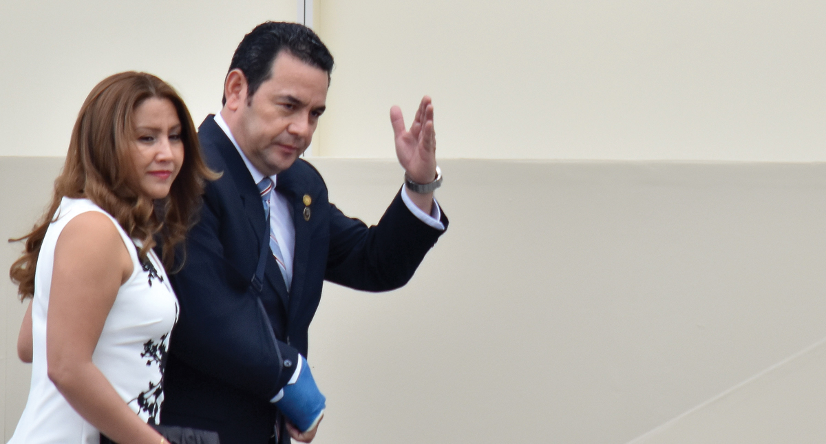 Militares estadounidenses no pueden frenar migrantes en Guatemala: Morales