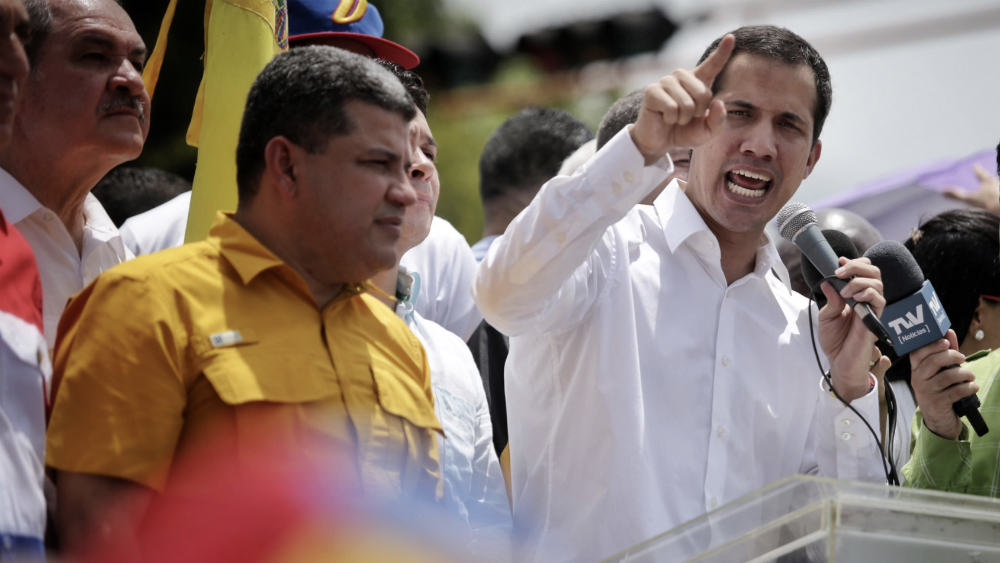 Guaidó denuncia arresto de siete militares y policías venezolanos