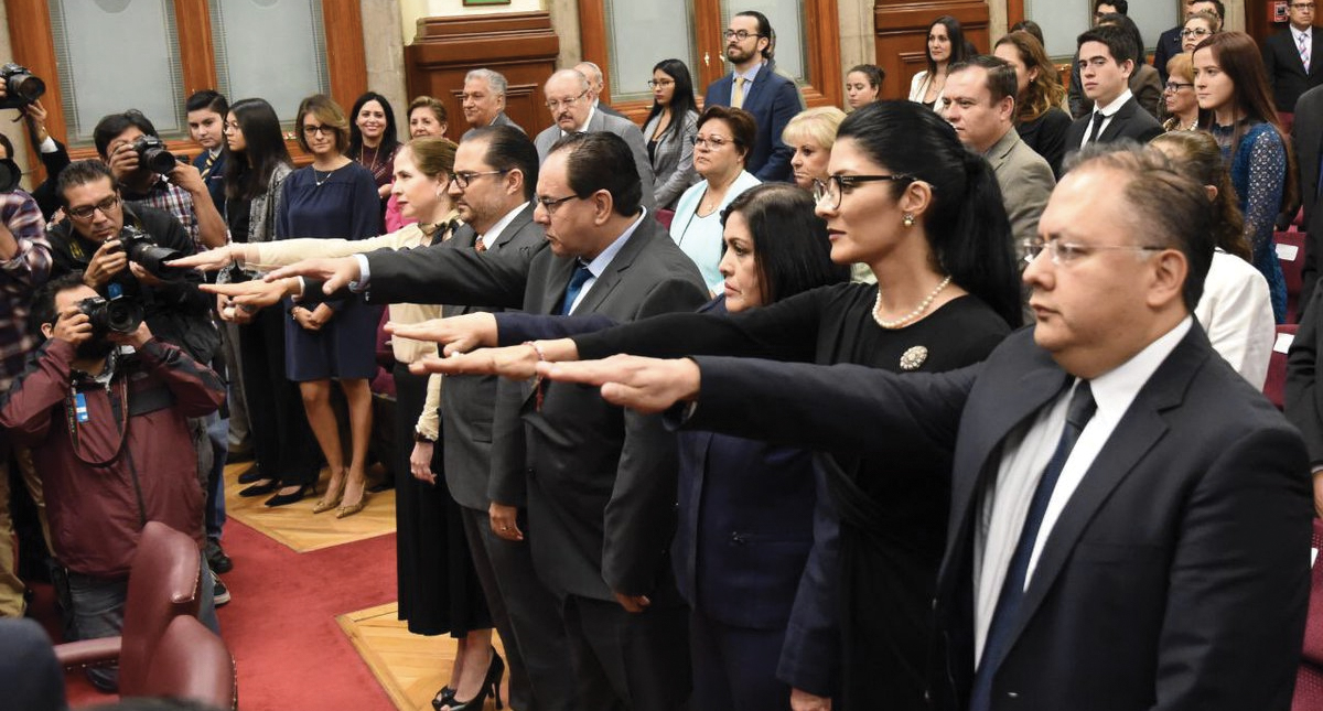 Ministro de la SCJN llama a jueces a conducirse con integridad