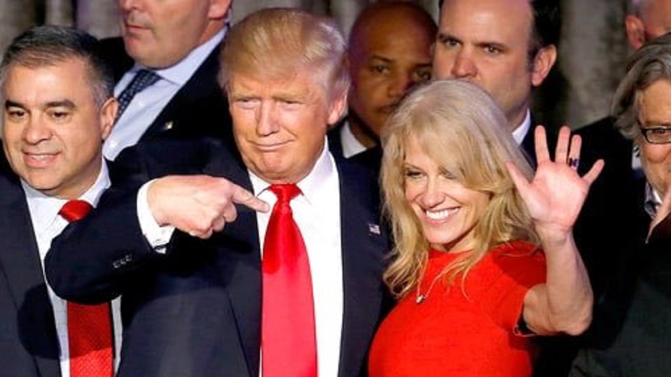 Trump descarta despido de asesora acusada de violar la Ley Hatch