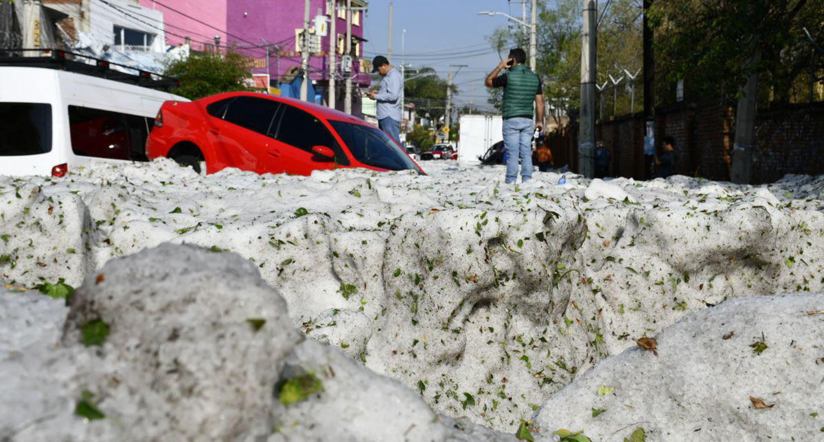 #Video Fuerte granizo inunda calles de Jalisco