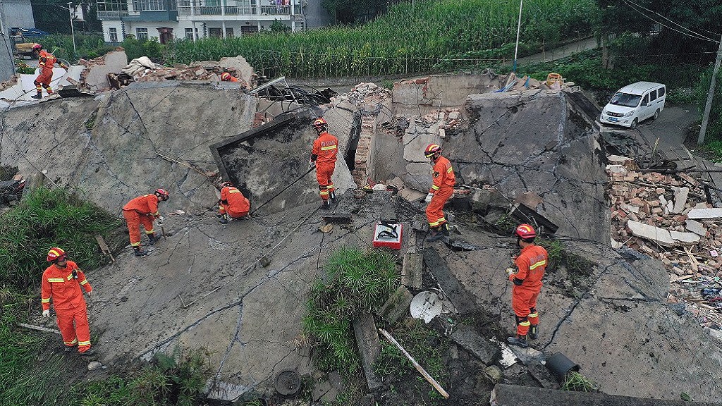 Aumenta a 13 cifra de víctimas por sismo en China