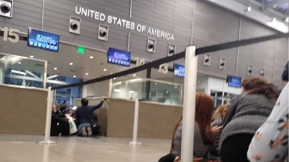 Cierran garita de San Ysidro por disparos de la Patrulla Fronteriza - las-personas-que-cruzaban-a-pie-tuvieron-que-tirarse-al-piso-durante-los-disparos