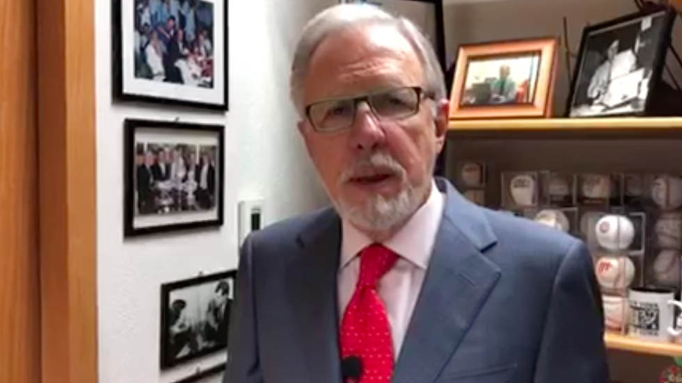 Arrogancia, ni con el pétalo de una recomendación Arrogancia, ni con el pétalo de una recomendación