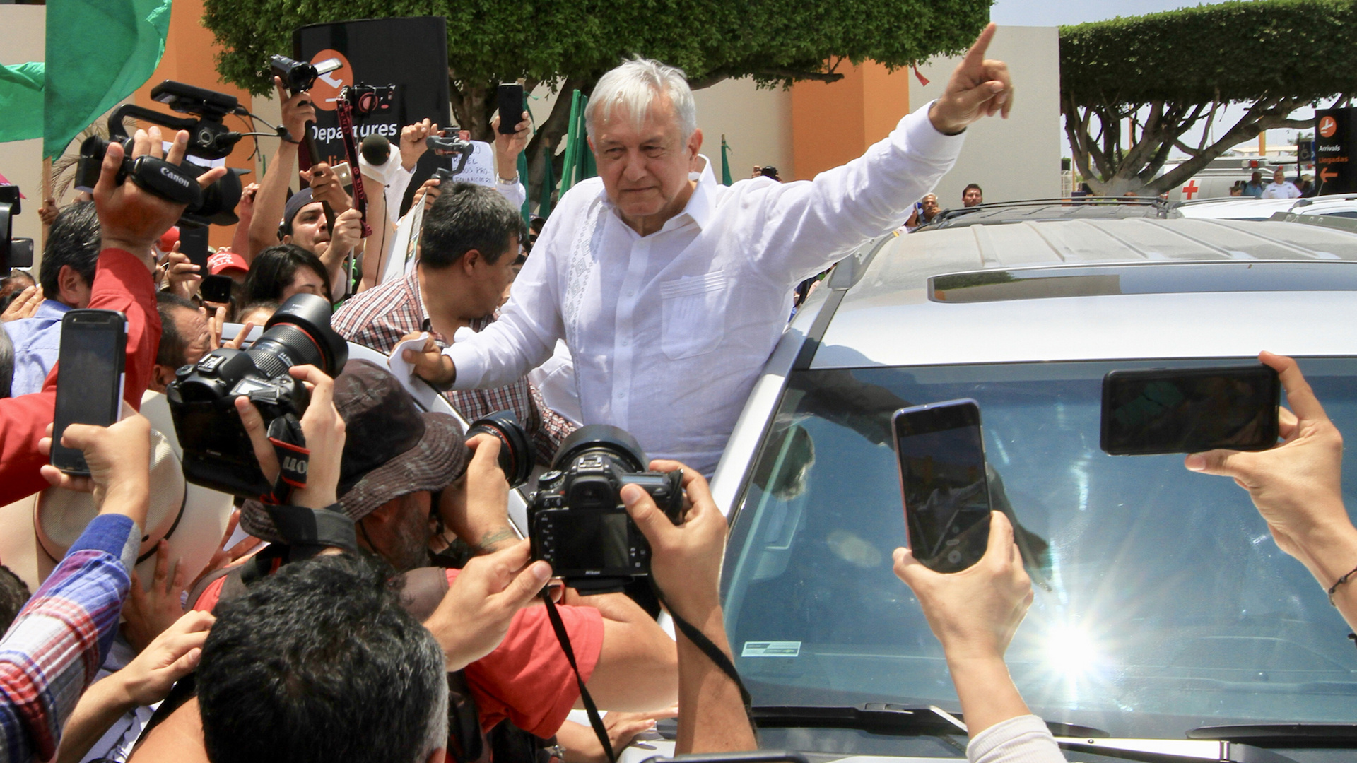 Presidencia debe informar sobre los vehículos que utiliza López Obrador para sus traslados